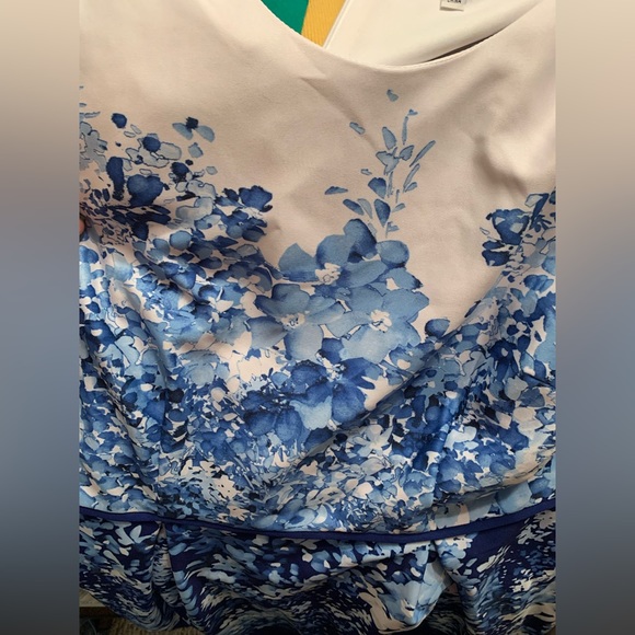 Elegant Floral Structured Dress - Spring Dress Size 18 - Sandra Darren - Picture 2 of 3